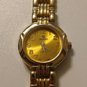 Vtg Benzer Gold Tone Stainless Steel Round Dial Analog Elegant Quartz Watch